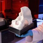 White Resin V5 von Formlabs – Präzises und vielseitiges Kunstharz für 3D-Druckmodelle in strahlendem Weiß.