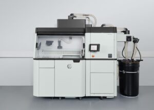 HP Jet Fusion Processing Station – Automatisierte Nachbearbeitung und Materialaufbereitung für höchste Effizienz.